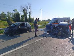 Microcar invade l'altra corsia e provoca incidente frontale