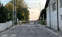 Slitta la chiusura del passaggio a livello di via Altobello