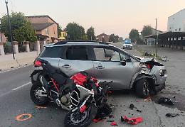 Schianto auto-moto, paura per una coppia