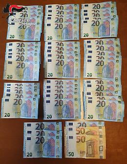 Oltre mille euro di banconote false, due giovani denunciati