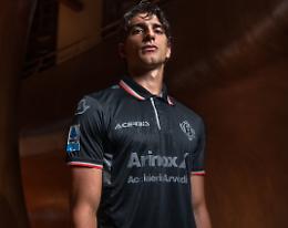 Cremonese, svelata la maglia Third 2025/26: eleganza total black e omaggio alla musica