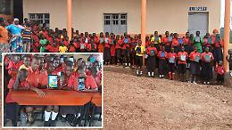 Trenta tablet in dono ai bambini dell’Uganda
