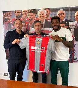 Cremonese: Moumbagna c'è. Per la difesa rispunta Carboni del Monza