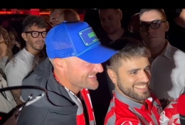 Vardy è arrivato a Linate, l'abbraccio dei tifosi
