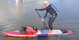 In piedi sul sup fino alla foce del fiume