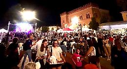 Il ‘re’ scalogno riempie subito la piazza