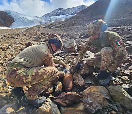 Gli artificieri del Genio guastatori neutralizzano granata della Prima guerra mondiale