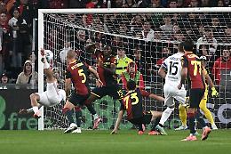 Cremonese di grande livello: a Genova vince 2-0 lo scontro diretto e vola