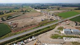 Chiusura notturna sulla Ss 10 per la posa del nuovo cavalcaferrovia