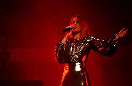 Noemi la rossa bruciante di passione