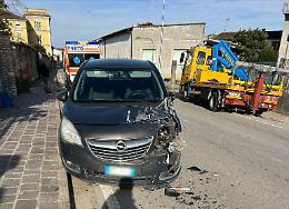 Tamponamento fra auto e furgone, quattro feriti leggeri