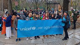 Cremona si colora di sorrisi: mille bambini in marcia per i loro diritti