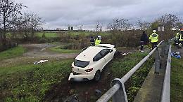 Auto fuori strada sei feriti, tra cui tre bambini