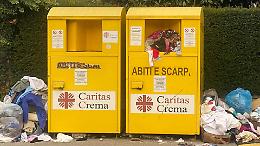 Abiti usati, i cassonetti mai più come discariche