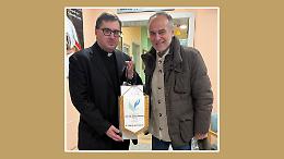 Il campione insieme ai più fragili