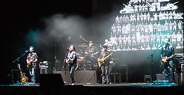 Rock,  favole e ironia: Bennato senza tempo 