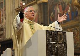 &laquo;In questo abbraccio l&rsquo;amore e la speranza che portano la pace&raquo;