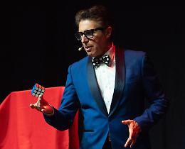 Al Ponchielli magia, stupore e risate per salutare il 2025