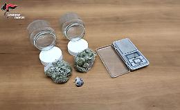 Ventenne denunciato per possesso di droga e bilancino