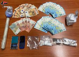 Scoperta fiorente attivit&agrave; di spaccio: arrestato 26enne gi&agrave;  ricercato