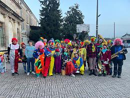 La Junion Band diventa circo: musica, riciclo e allegria al Carnevale