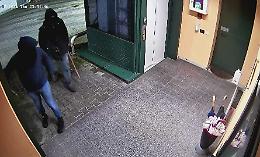 Tentato furto alla Rivoltini: l'allarme salva la storica dolciaria