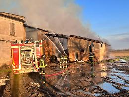 Incendio devasta un cascinale