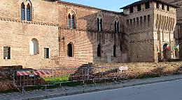 Castello &lsquo;ferito&rsquo;, nuova cinta per la fiera