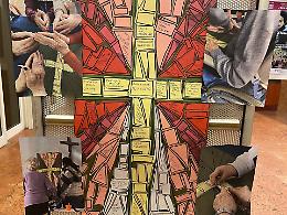La Via Crucis con le mani dei nonni