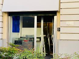 Colpo all'orologeria di lusso: vetrina spaccata, via il fondo cassa e alcuni orologi