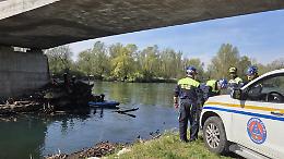 Rami sotto il ponte della Paullese, protezione civile e sommozzatori in campo