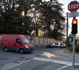 Auto a tutta velocità: la frazione Casanova protesta