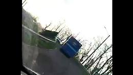 Auto e  bus della linea Pc-Cr incastrati sul cavalcavia ferroviario 