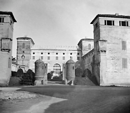 Mostra fotografica di antichi scatti di Villa Sommi Picenardi, il suo giardino e il paese