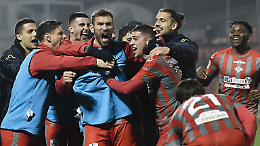 Calcio, magica Cremonese: liquida il Parma e vola in testa alla classifica