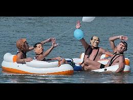 VIDEO Tuffo in Po, anche Putin e Trump con  i temerari del saggio natatorio