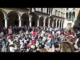 VIDEO Flash mob con 250 bambini in piazza Duomo a Crema