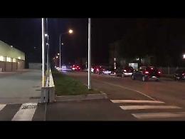 VIDEO La prolungata attesa di un'ambulanza  al passaggio a livello posto tra via Cremona e viale Valzania