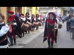 VIDEO Festa del Salame: gli sbandieratori