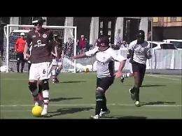 VIDEO Il calcio non vedenti regala spettacolo in piazza Marconi