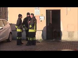 VIDEO L'intervento dei vigili del fuoco per l'incendio in abitazione in via Litta