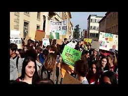 VIDEO Fridays For Future a Cremona: il corteo degli studenti