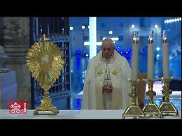 La preghiera di Papa Francesco nel deserto di piazza San Pietro