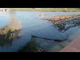 VIDEO Ammasso di detriti sotto il ponte vecchio