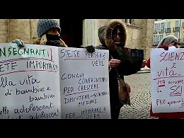 VIDEO Flash mob a Crema "Priorità alla scuola"