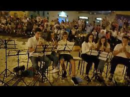 VIDEO Il concerto in piazza Garibaldi dei ragazzi della scuola media Diotti