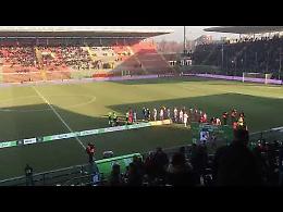 VIDEO Cremonese-Perugia, l'ingresso delle formazioni in campo