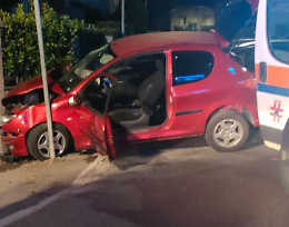 Grave incidente nella notte: due feriti, un 21enne e un'ottantenne