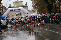 Maratonina sotto la pioggia: vincono i favoriti Eric Muthomi Riungu e Addisalem Belay Tegegn
