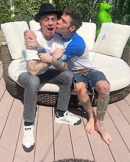 Fedez, pace fatta con J-Ax dopo quattro anni